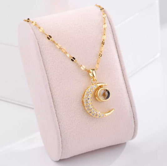 Follow the moon Necklace